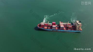 航拍俯视轮船靠近港口码头盐田港